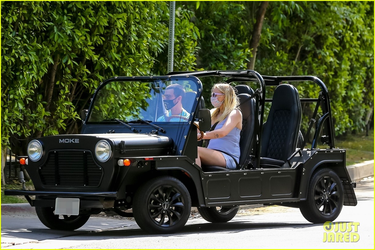 Pregnant Sophie Turner Shows Off Her Baby Bump on a Drive!