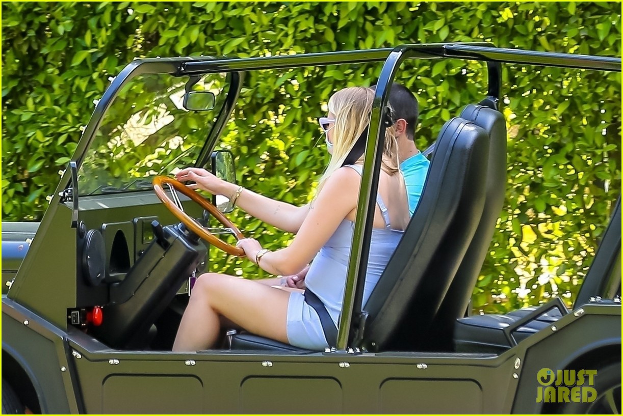 Pregnant Sophie Turner Shows Off Her Baby Bump on a Drive!