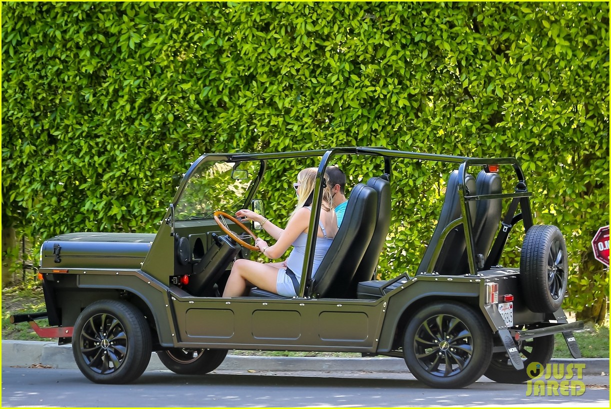 Pregnant Sophie Turner Shows Off Her Baby Bump on a Drive!