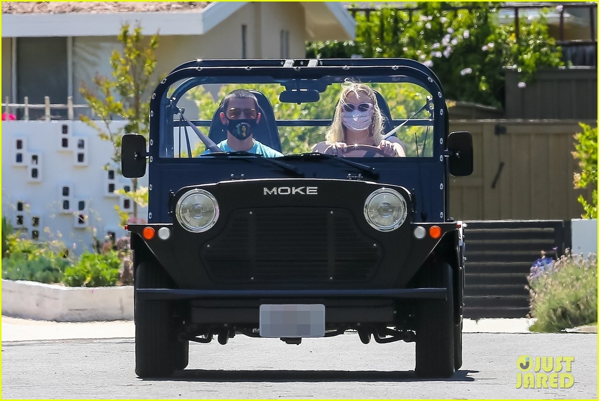 Pregnant Sophie Turner Shows Off Her Baby Bump on a Drive!