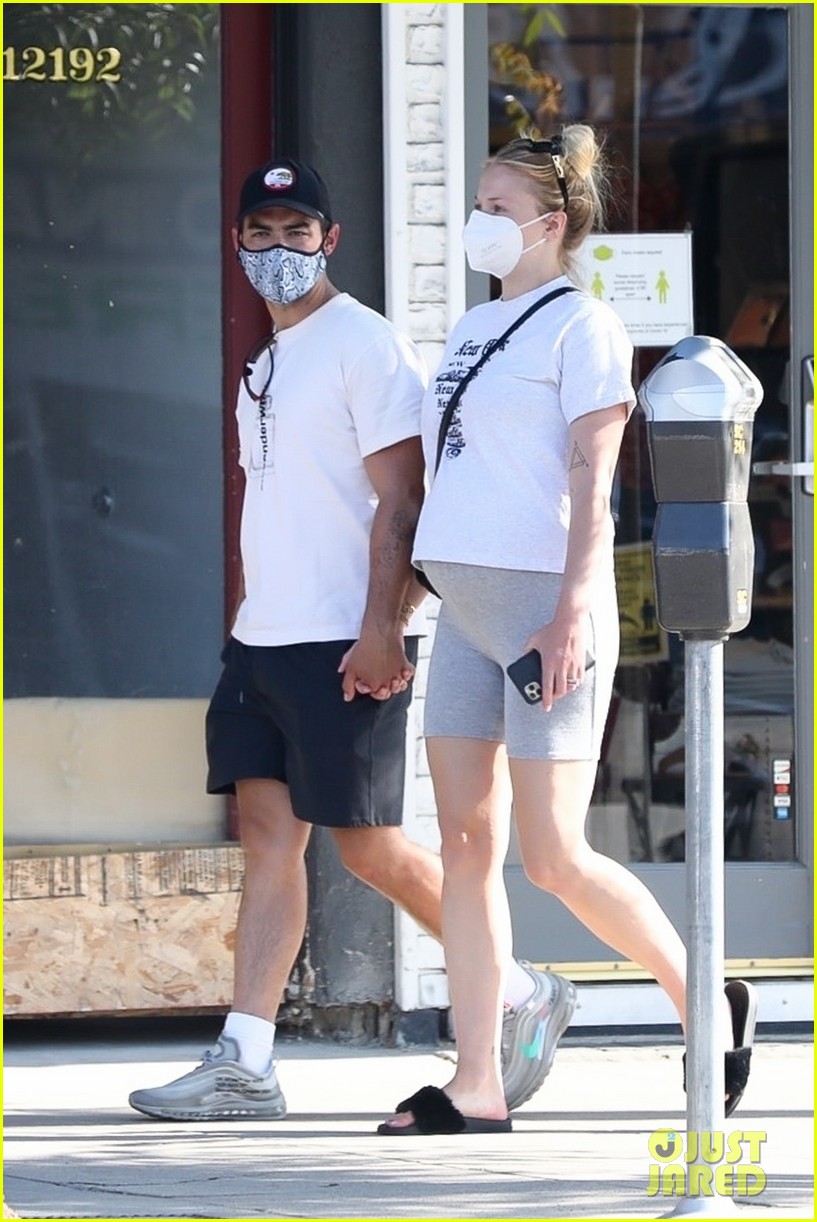 Joe Jonas & Pregnant Sophie Turner Hold Hands on Father's Day Outing!