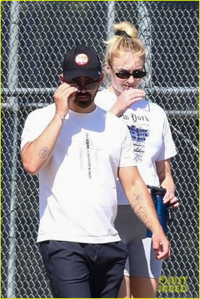 Joe Jonas & Pregnant Sophie Turner Hold Hands on Father's Day Outing!