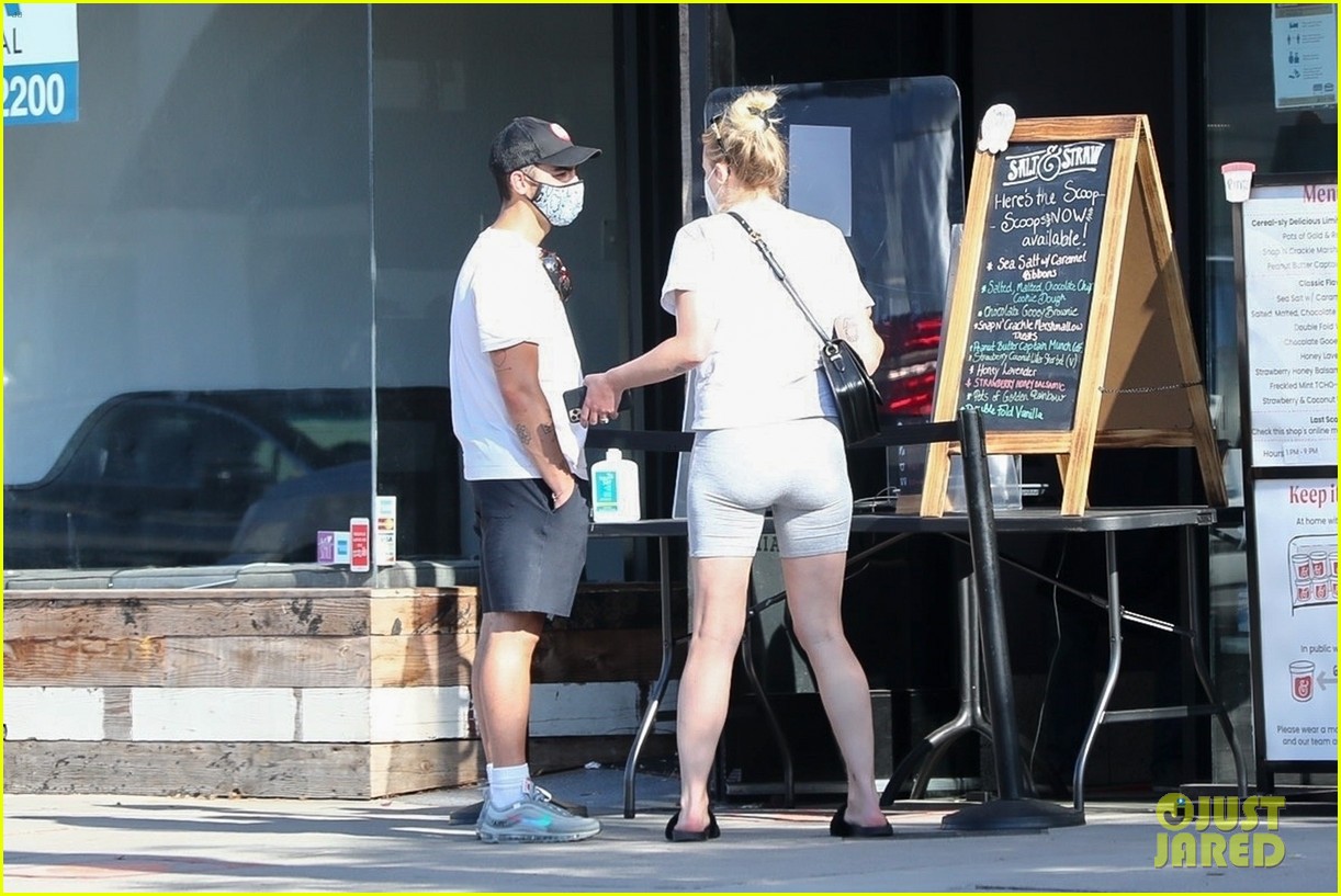 Joe Jonas & Pregnant Sophie Turner Hold Hands on Father's Day Outing!