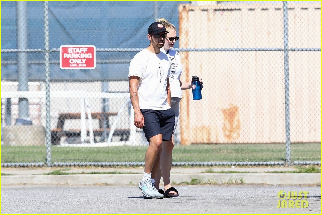 Joe Jonas & Pregnant Sophie Turner Hold Hands on Father's Day Outing!