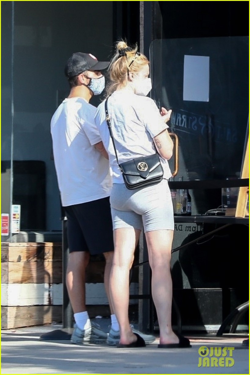 Joe Jonas & Pregnant Sophie Turner Hold Hands on Father's Day Outing!