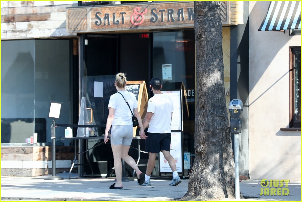 Joe Jonas & Pregnant Sophie Turner Hold Hands on Father's Day Outing!