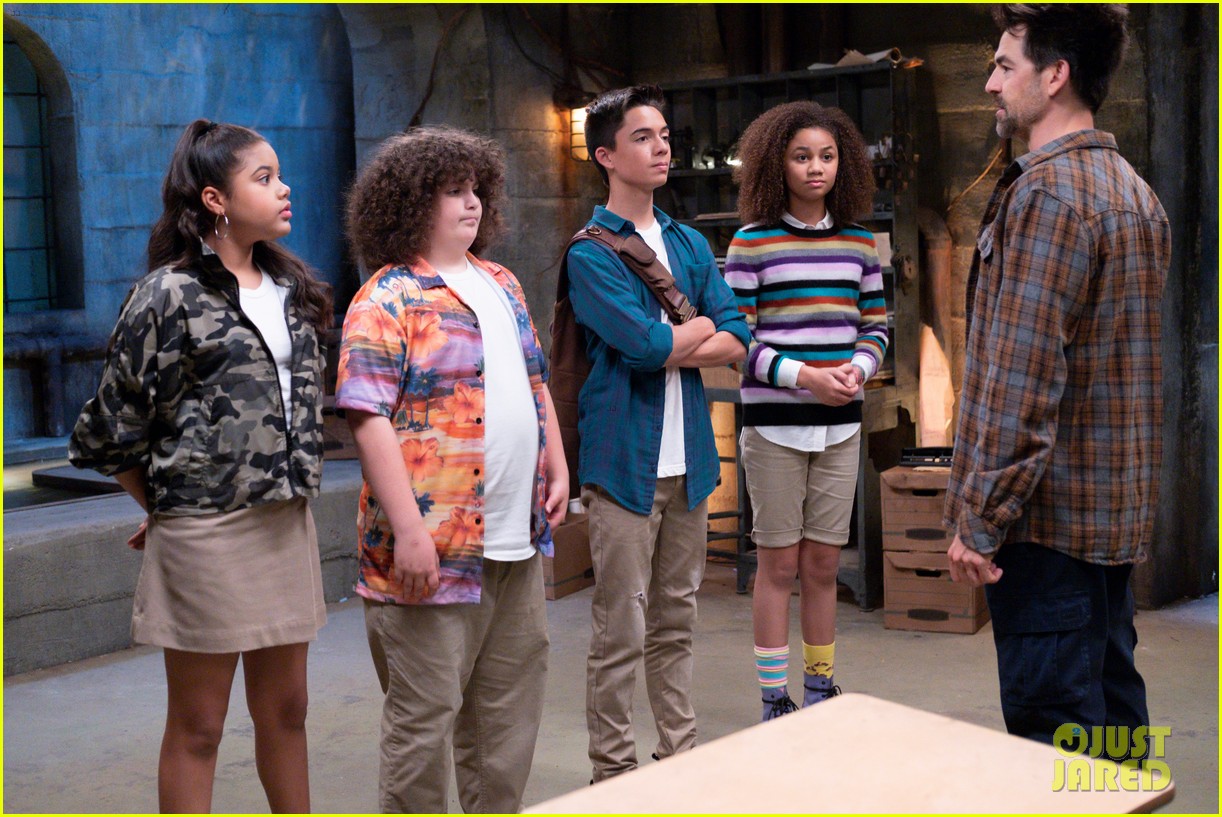 Siena Agudong & Izabela Rose Star In 'Upside-Down Magic' Trailer - Watch Now!