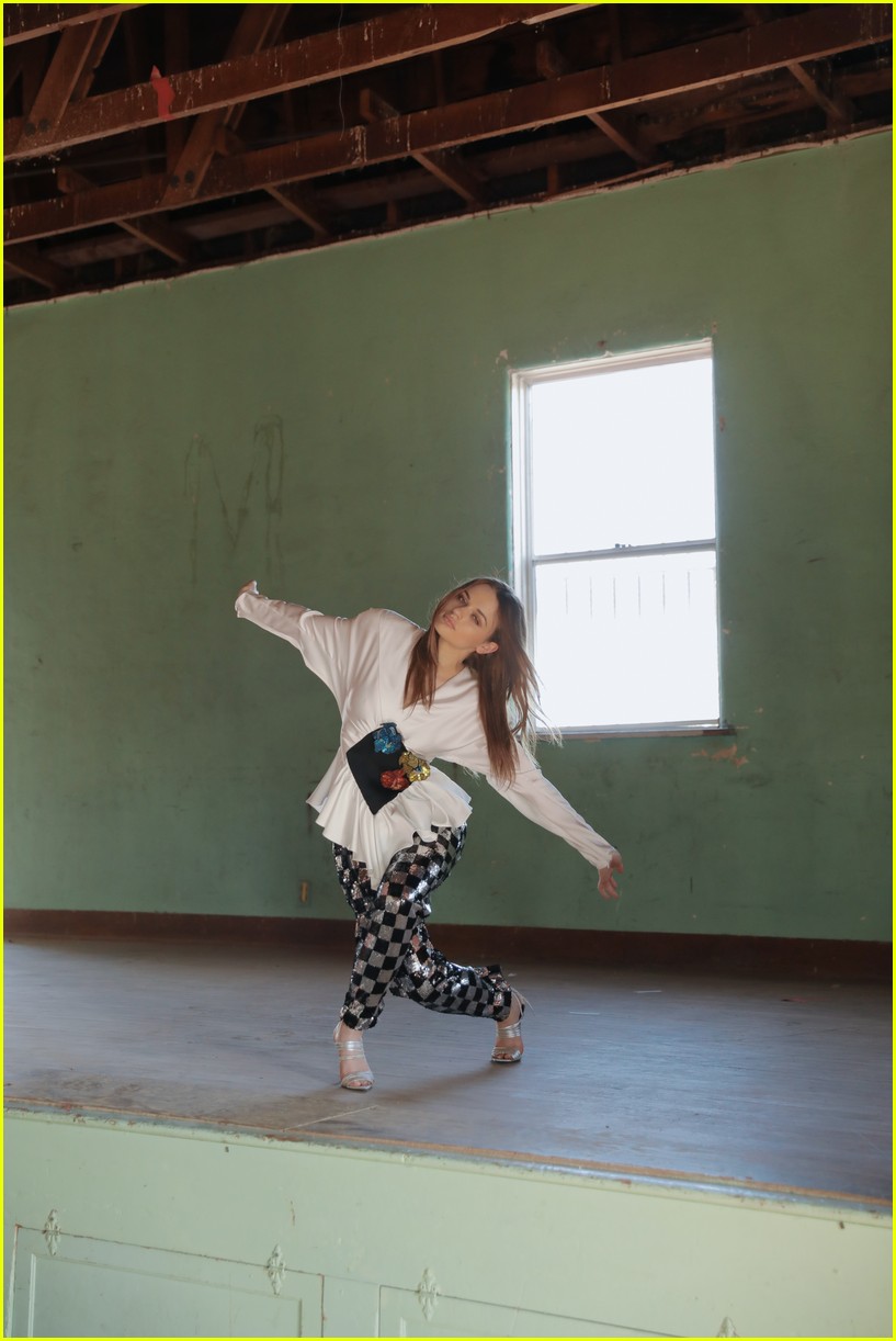 Joey King's Latest Cover Shoot Is Sabrina Carpenter's New Lock Screen