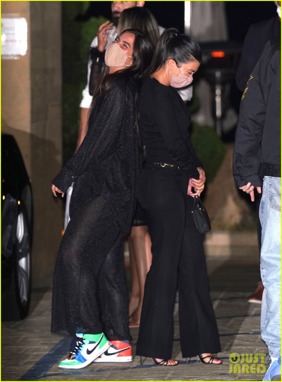 Addison Rae Posts New TikTok Video with Kourtney Kardashian's Family, Then Goes to Dinner with Her Again!