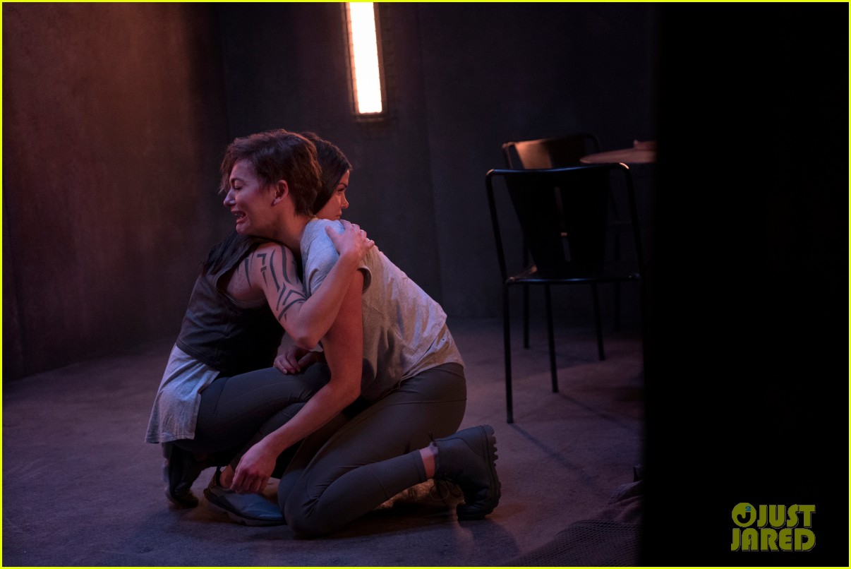 Lindsey Morgan Makes Directorial Debut On Tonight's New Episode of 'The 100'