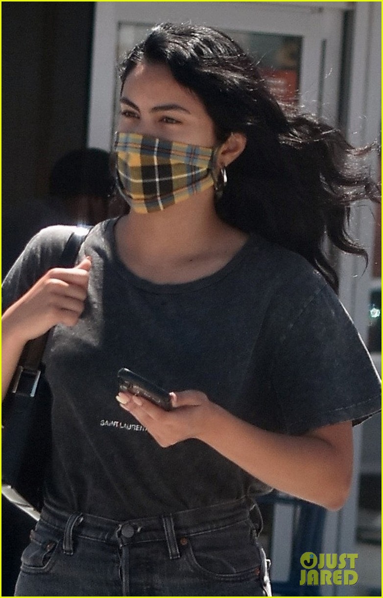 Camila Mendes & Grayson Vaughan Pick Up Goodies For Her Pup Truffle