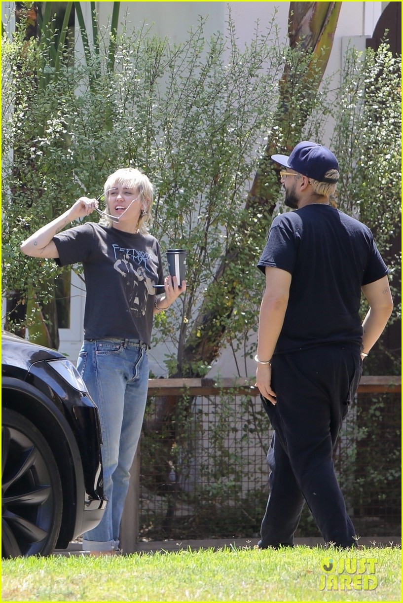 Miley Cyrus Hangs Out with a Friend After Splitting Up with Cody Simpson