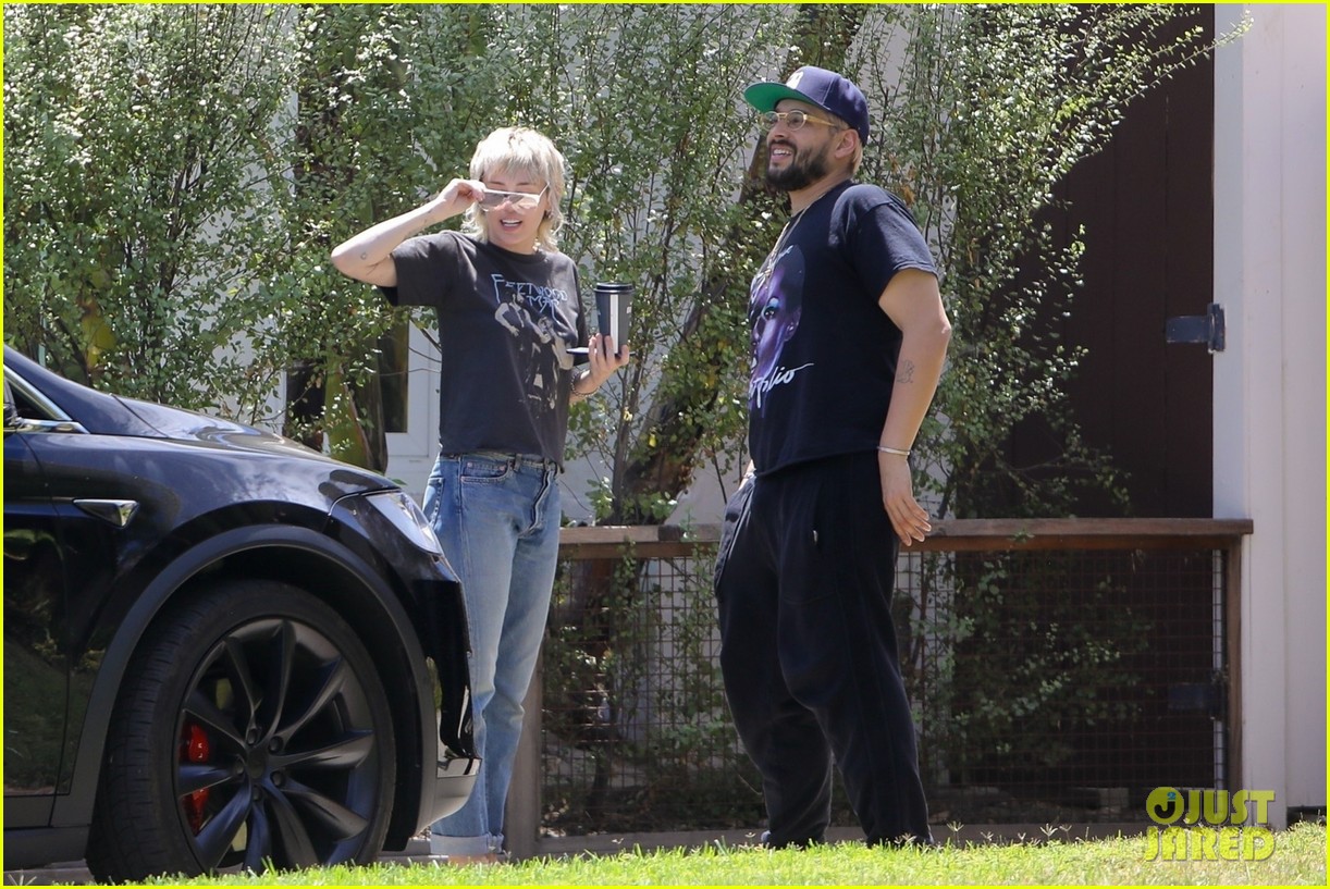 Miley Cyrus Hangs Out with a Friend After Splitting Up with Cody Simpson