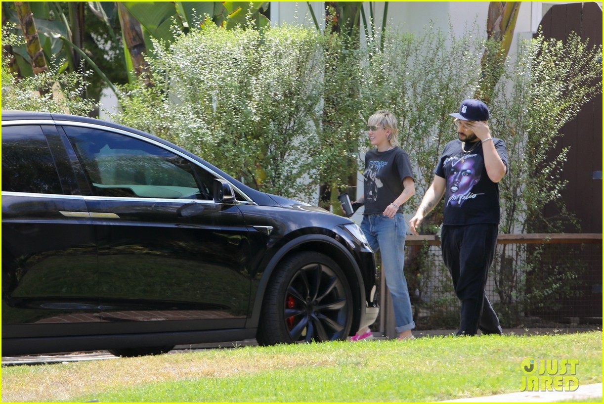 Miley Cyrus Hangs Out with a Friend After Splitting Up with Cody Simpson