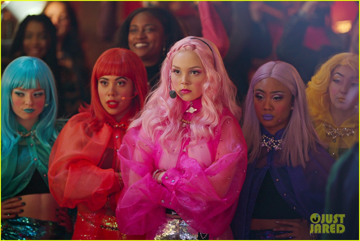 Madison Reyes Makes Her Debut in 'Julie & The Phantoms' Trailer - Watch Now!