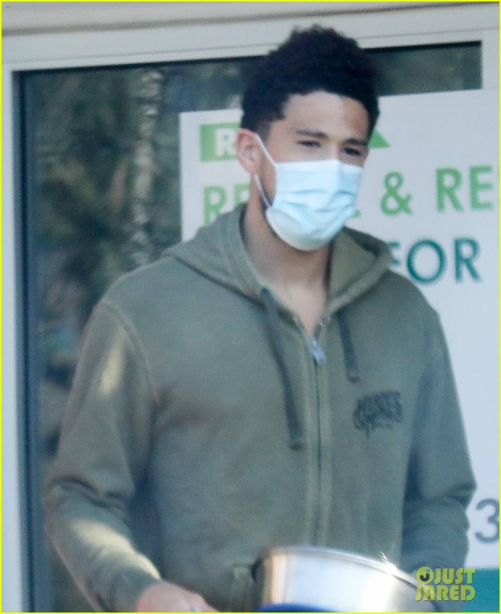 Kendall Jenner Spends More Time in Public with Rumored Beau Devin Booker!