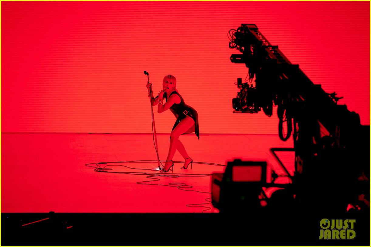 Miley Cyrus Does 'Wrecking Ball' Part 2 With 'Midnight Sky' Performance at VMAs