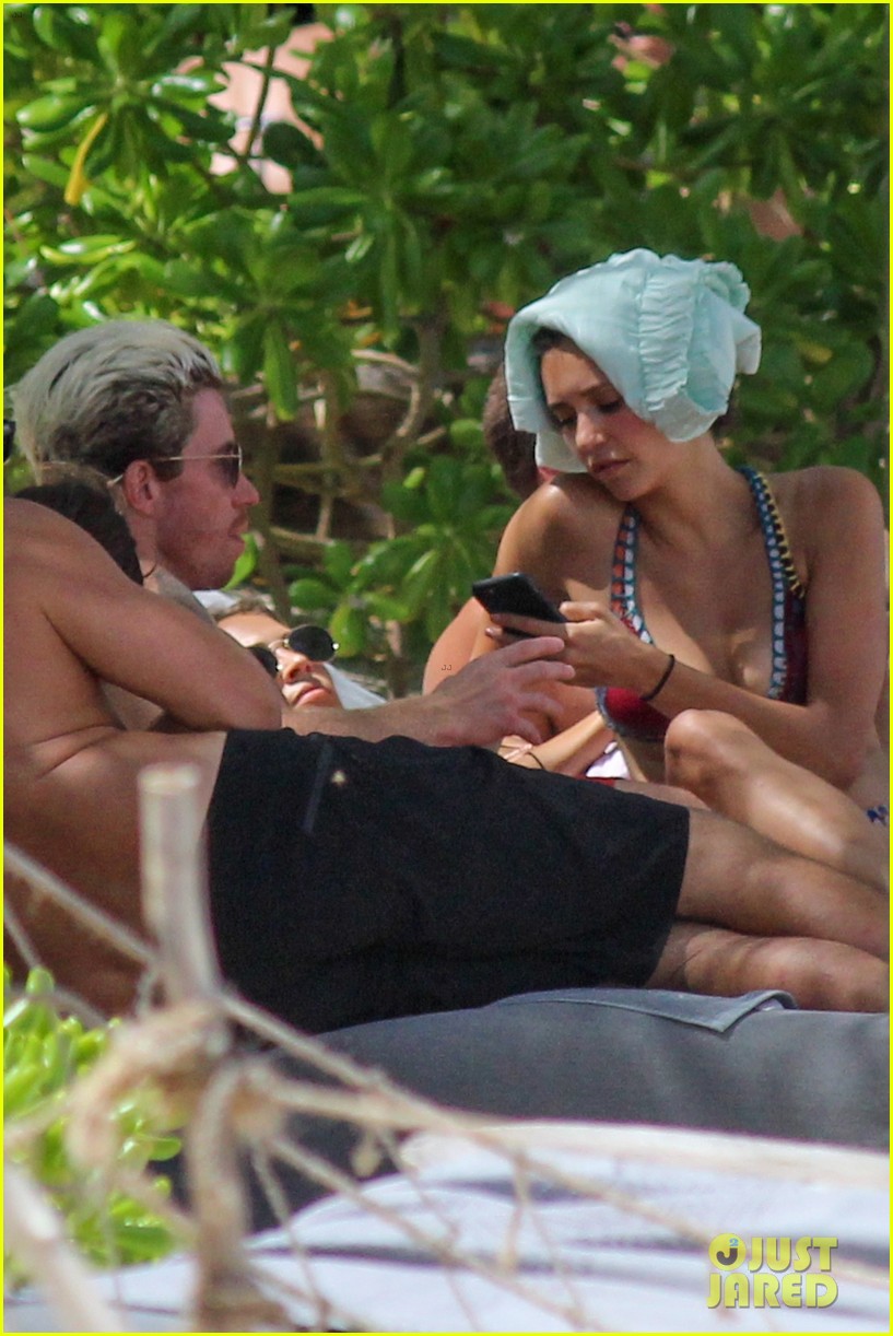Nina Dobrev & Boyfriend Shaun White Vacation with Friends in Mexico!