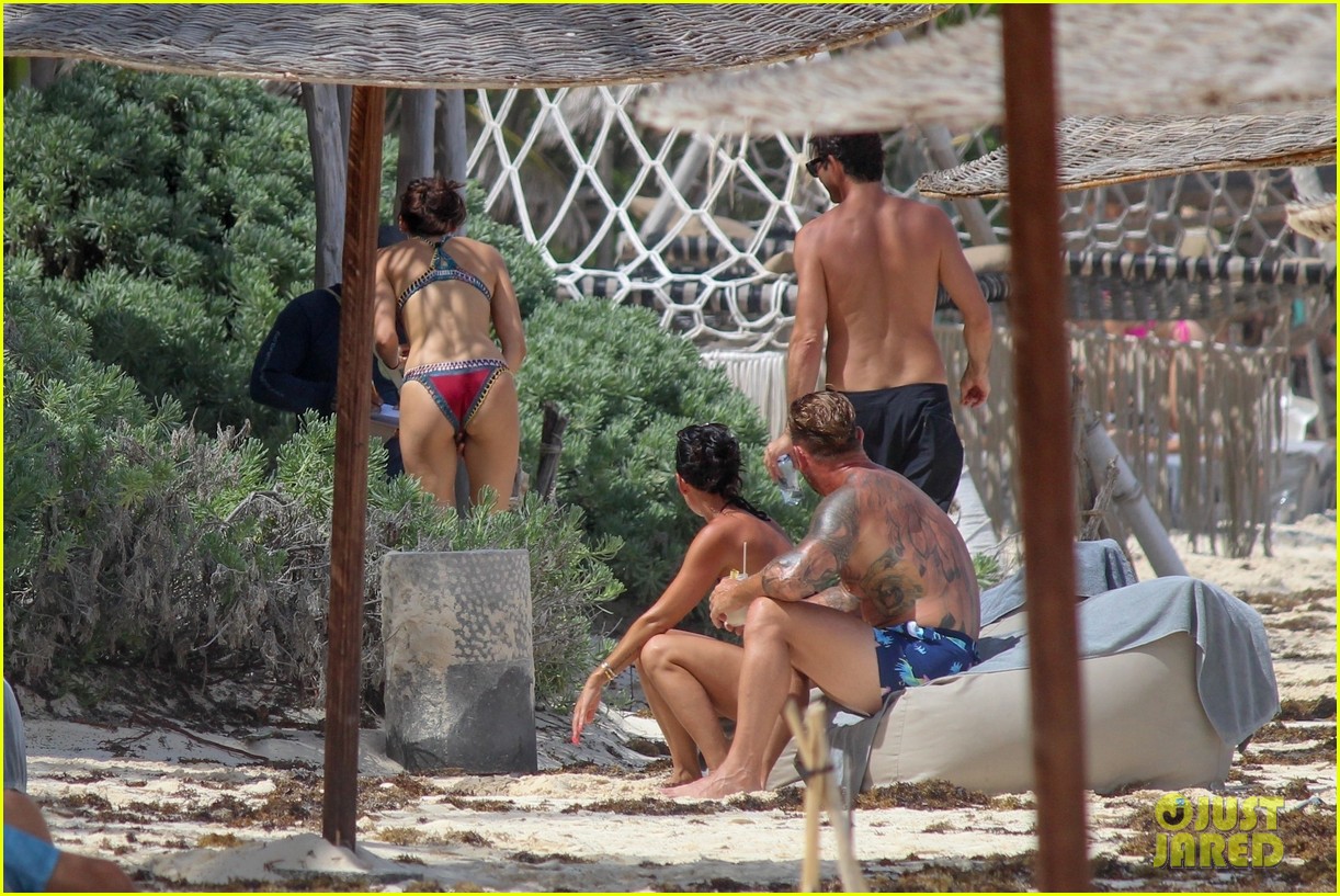 Nina Dobrev & Boyfriend Shaun White Vacation with Friends in Mexico!