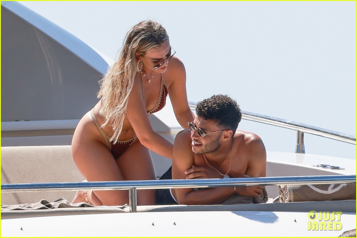 Perrie Edwards & Alex Oxlade-Chamberlain Have Fun In The Sun In Spain!