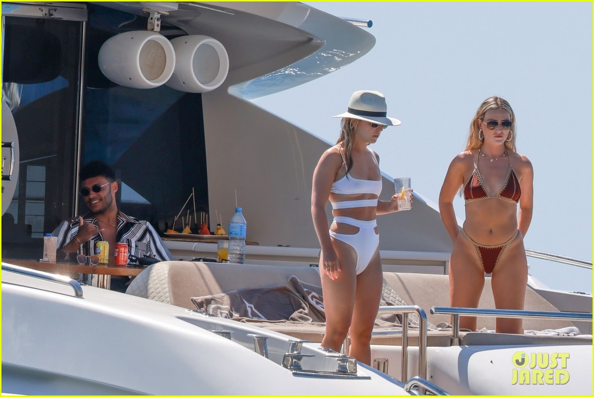 Perrie Edwards & Alex Oxlade-Chamberlain Have Fun In The Sun In Spain!
