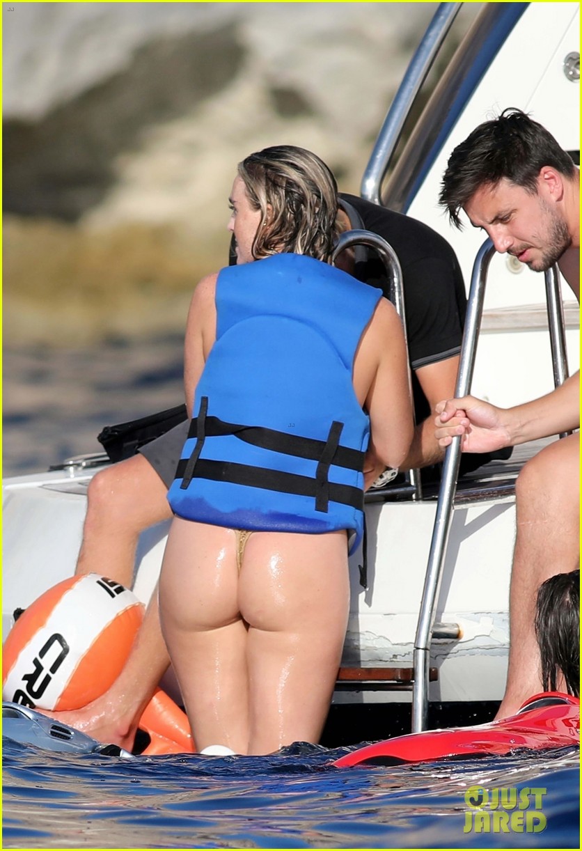 Perrie Edwards & Alex Oxlade-Chamberlain Have Fun In The Sun In Spain!