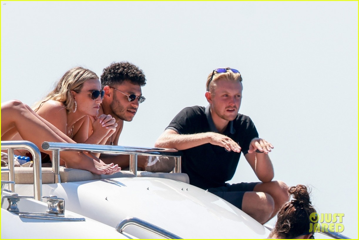 Perrie Edwards & Alex Oxlade-Chamberlain Have Fun In The Sun In Spain!