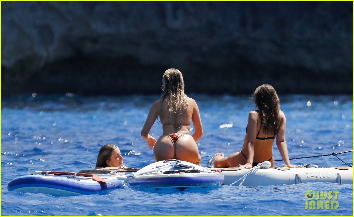Perrie Edwards & Alex Oxlade-Chamberlain Have Fun In The Sun In Spain!