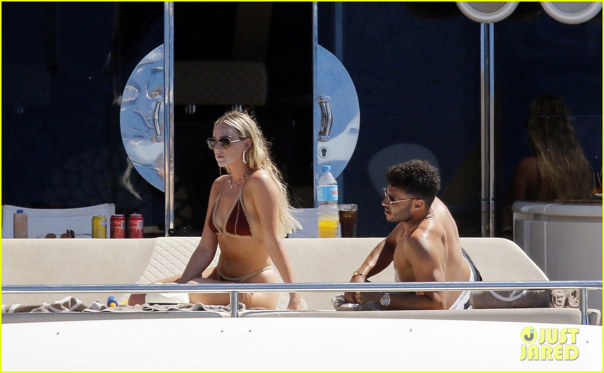Perrie Edwards & Alex Oxlade-Chamberlain Have Fun In The Sun In Spain!