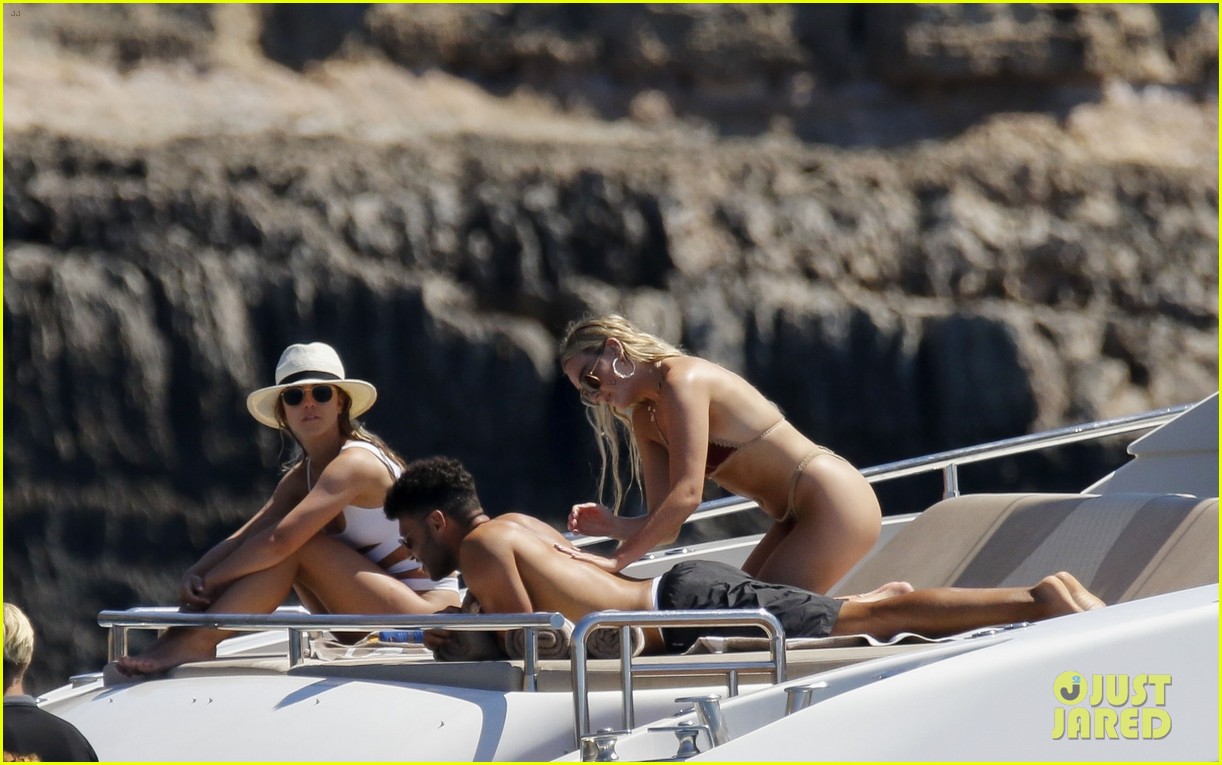 Perrie Edwards & Alex Oxlade-Chamberlain Have Fun In The Sun In Spain!