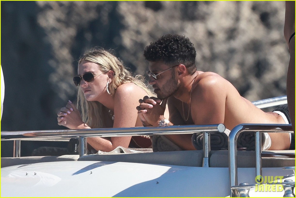 Perrie Edwards & Alex Oxlade-Chamberlain Have Fun In The Sun In Spain!