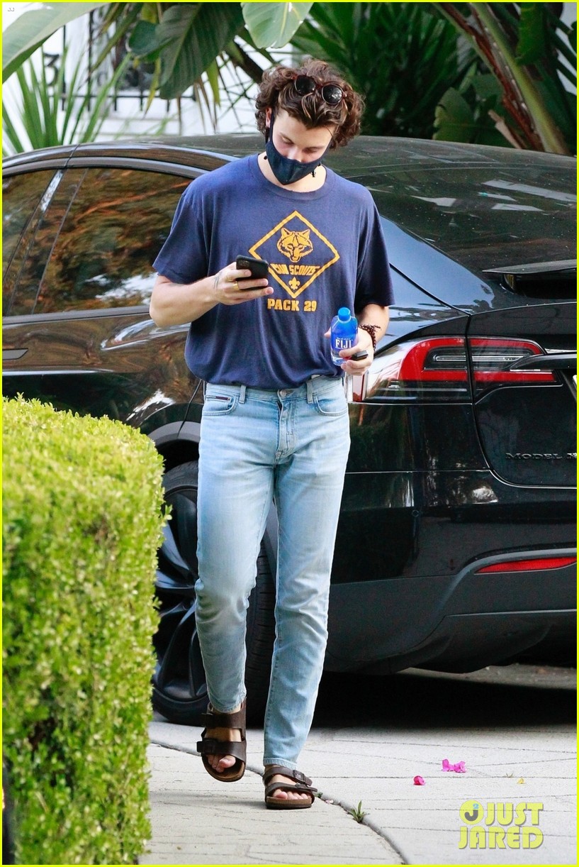 Shawn Mendes & Justin Bieber Spark Music Collab Rumors After Meeting Up at Recording Studio