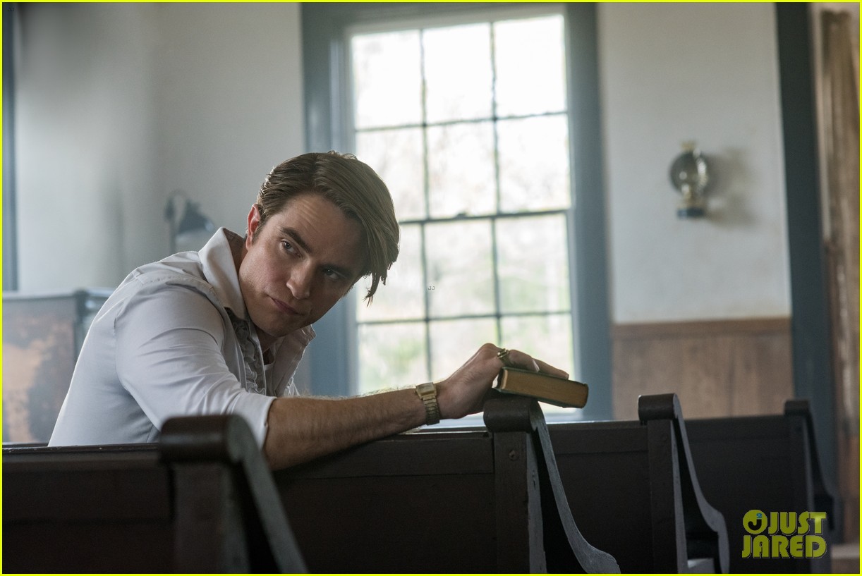 Tom Holland & Robert Pattinson Star In First Look Photos From New Movie 'The Devil All The Time'
