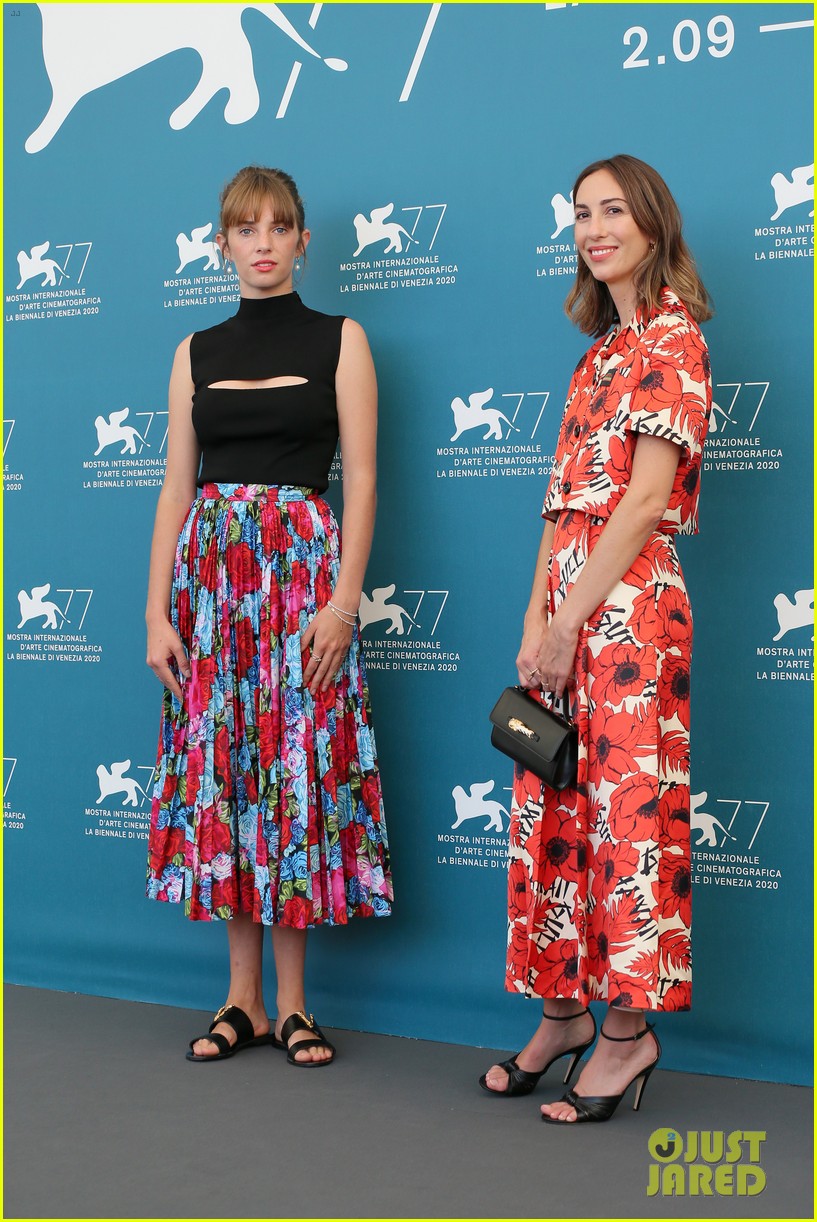 Stranger Things' Maya Hawke Looks Stunning at Venice Film Festival!