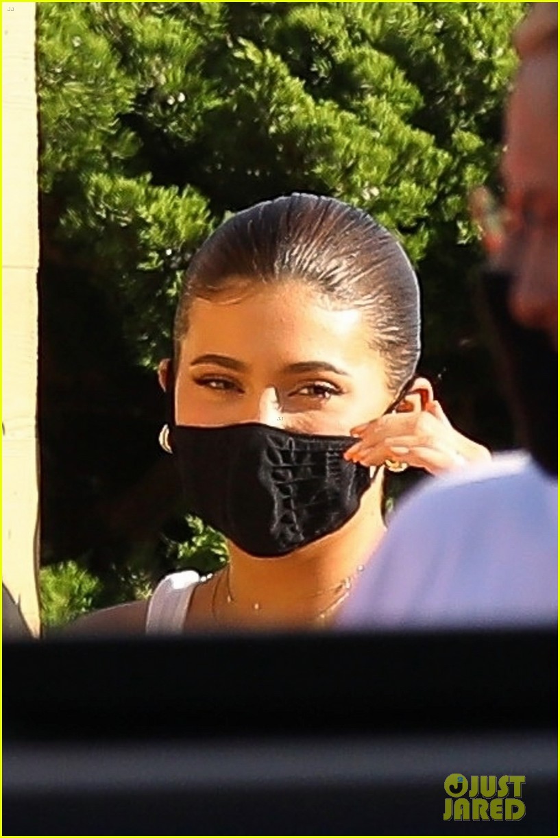 Kendall & Kylie Jenner Enjoy Lunch with Friends at Nobu