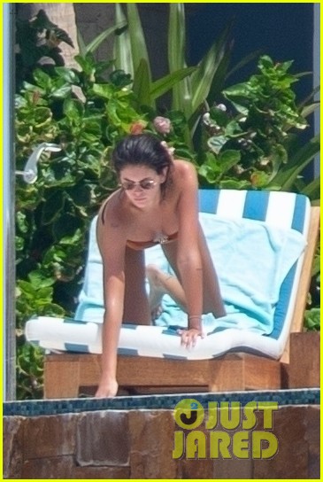 Jacob Elordi & Girlfriend Kaia Gerber Soak Up the Sun Together on Vacation