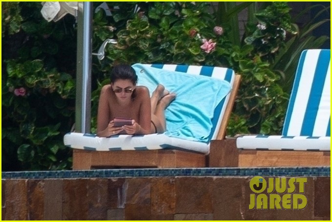 Jacob Elordi & Girlfriend Kaia Gerber Soak Up the Sun Together on Vacation