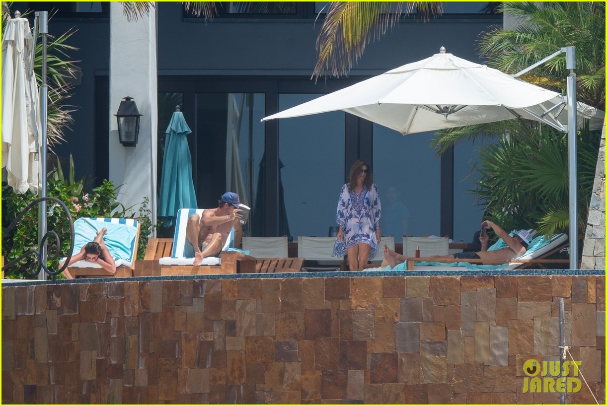 Jacob Elordi & Girlfriend Kaia Gerber Soak Up the Sun Together on Vacation