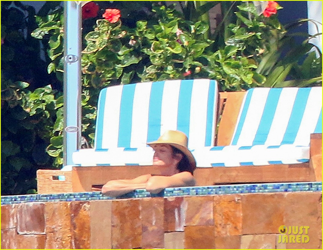 Kaia Gerber & Jacob Elordi Show Off Hot Bodies in Mexico - See Photos!