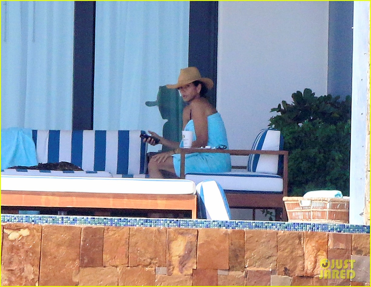 Kaia Gerber & Jacob Elordi Show Off Hot Bodies in Mexico - See Photos!