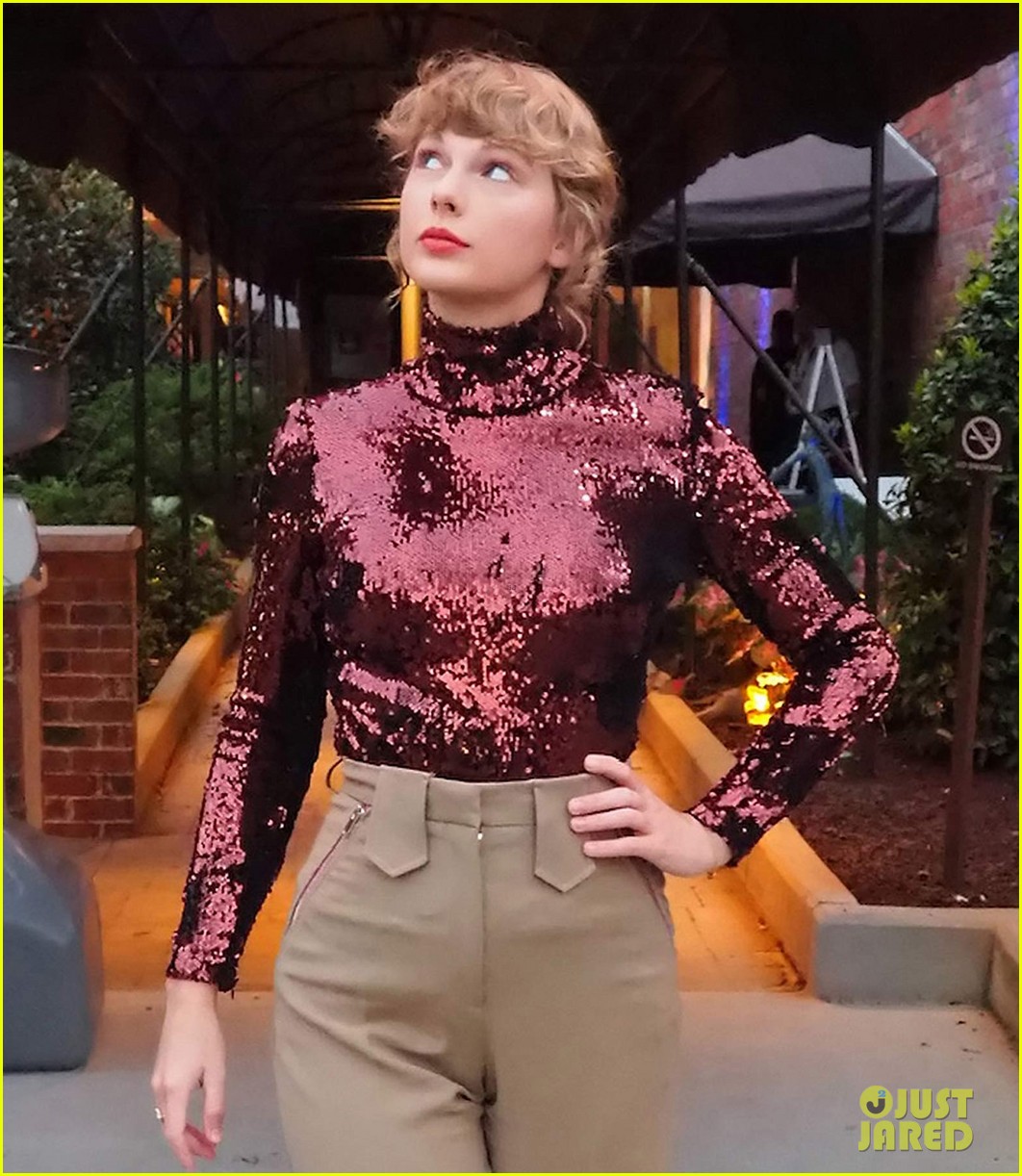 Taylor Swift Rocks Sparkly Top While Arriving for ACM Awards 2020!