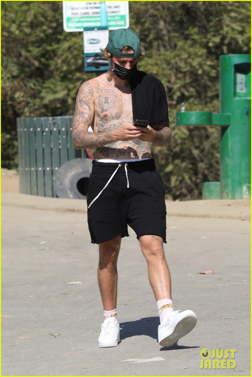 Justin Bieber Shows Off His Tattoos During a Shirtless Hike!