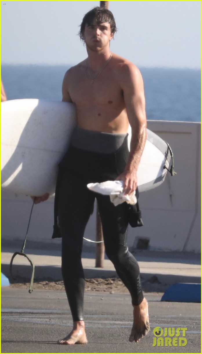 Jacob Elordi is Showing Off His Abs While at the Beach in Malibu!