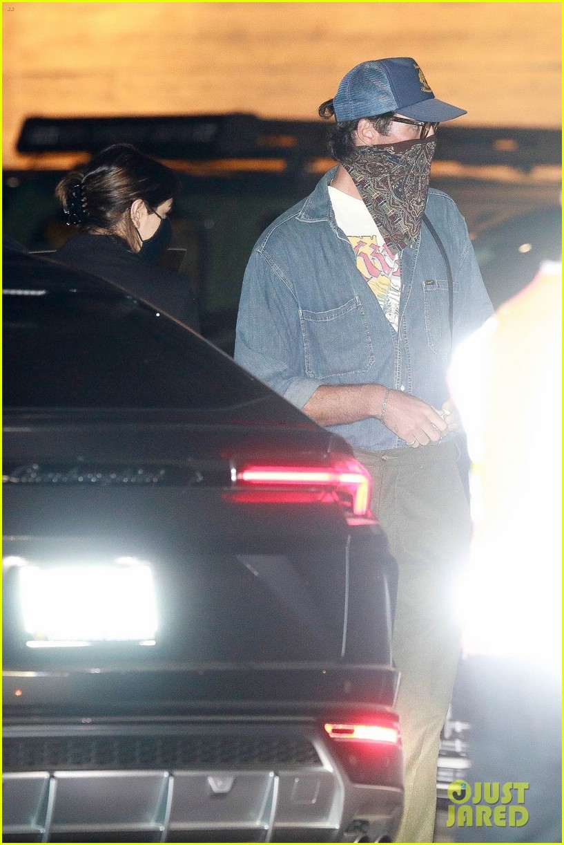 Kaia Gerber & Jacob Elordi Grab Dinner Together With Friends