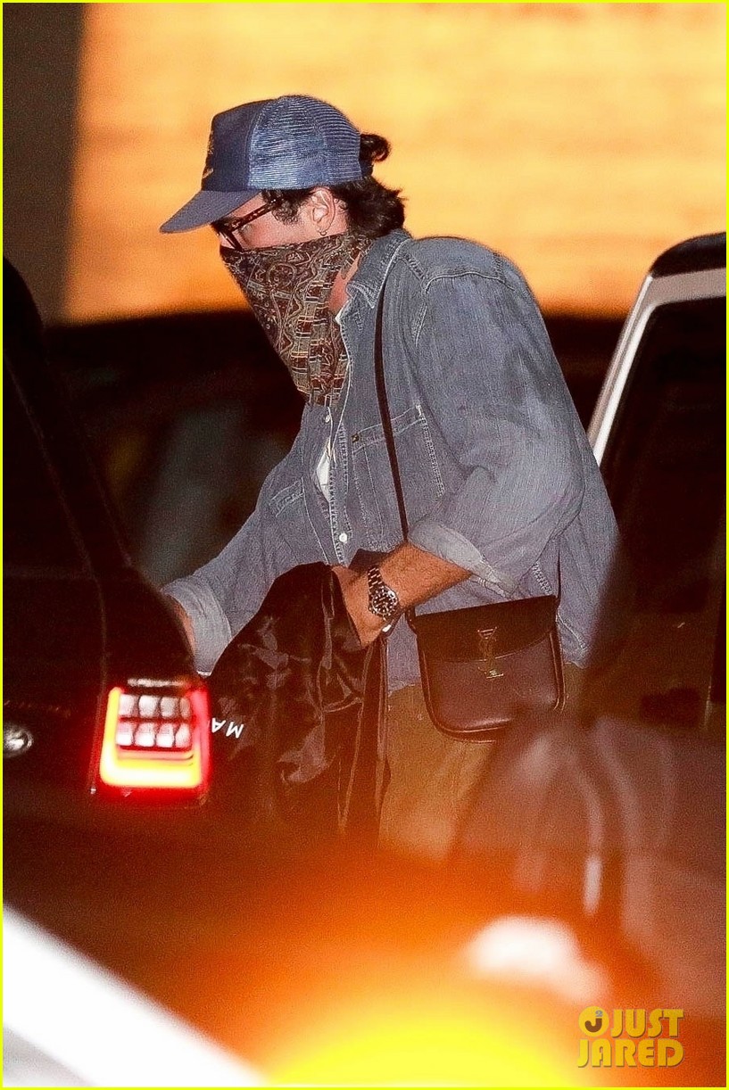 Kaia Gerber & Jacob Elordi Grab Dinner Together With Friends