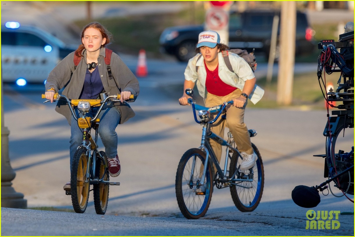'Stranger Things' Cast Stay Masked Up In New On Set Photos!