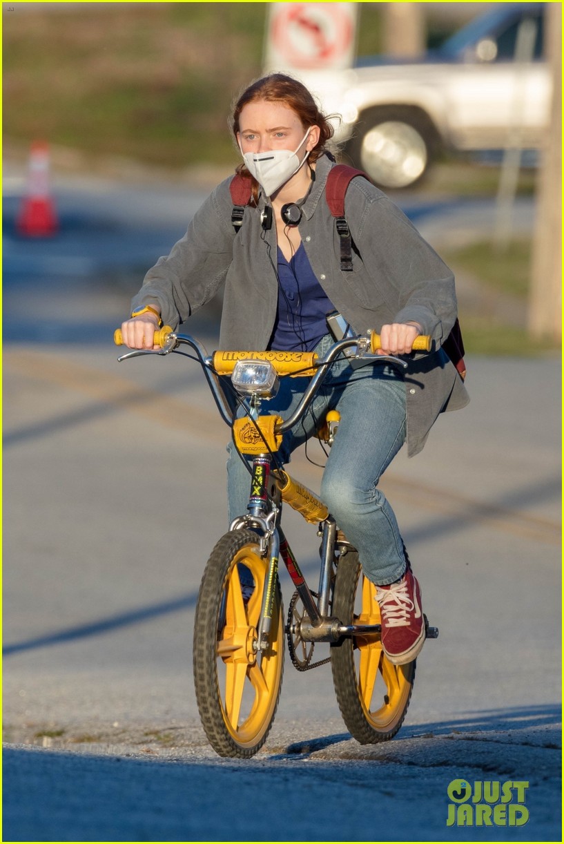 'Stranger Things' Cast Stay Masked Up In New On Set Photos!