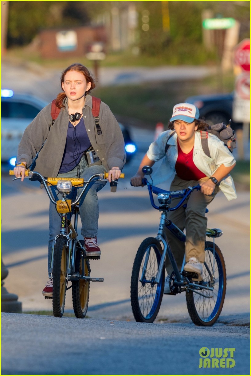 'Stranger Things' Cast Stay Masked Up In New On Set Photos! 