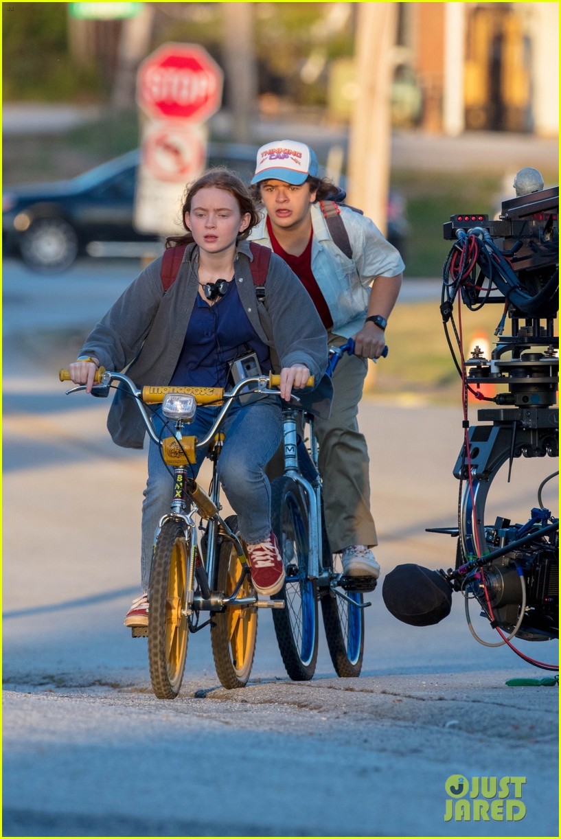 'Stranger Things' Cast Stay Masked Up In New On Set Photos!