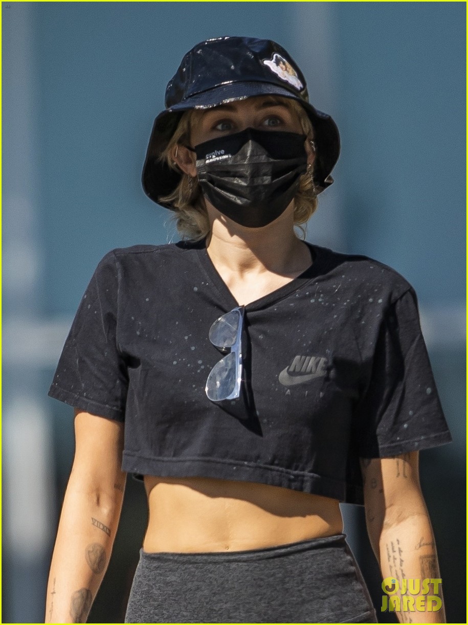 Miley Cyrus Heads Out to Do Some Food Shopping With a Friend